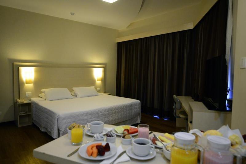 Golden Blue Hotel Лондрина Екстериор снимка