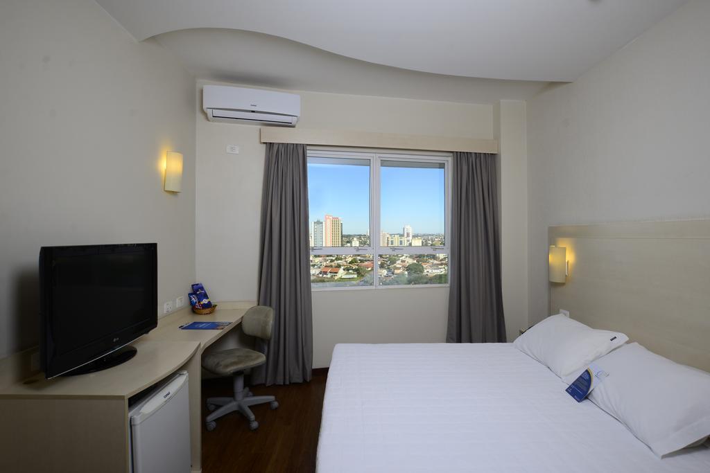 Golden Blue Hotel Лондрина Екстериор снимка