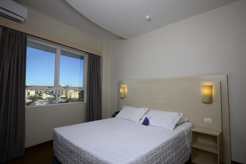 Golden Blue Hotel Лондрина Екстериор снимка