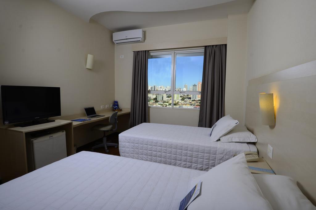 Golden Blue Hotel Лондрина Екстериор снимка